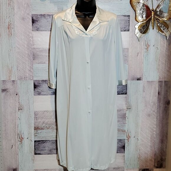 Vintage Vanity Fair XS Pale Blue Nylon Gown With Pockets - Picture 2 of 8